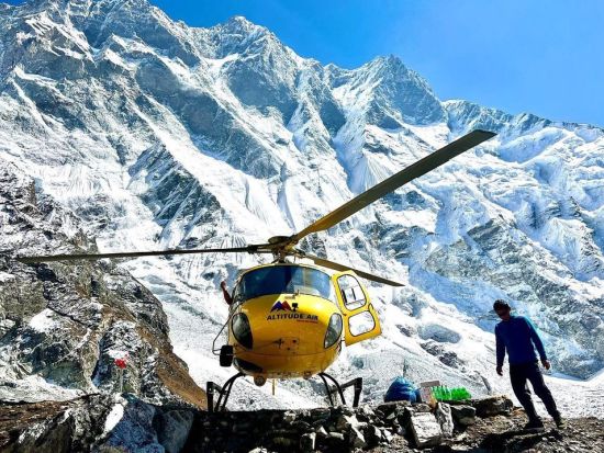 エベレスト遊覧飛行ツアー　ヘリコプターからエベレストベースキャンプを眺める ＜英語インストラクター＞