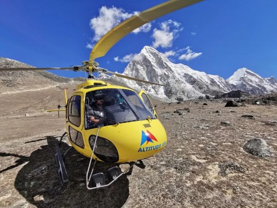 エベレスト遊覧飛行ツアー　ヘリコプターからエベレストベースキャンプを眺める ＜英語インストラクター＞