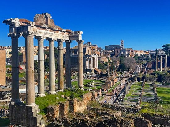 ローマ半日観光ツアー 公認日本語ガイドがご案内！世界遺産コロッセオ＋フォロ・ロマーノなど名所訪問＜午前or午後／混載／日本語ガイド＞by Mybus