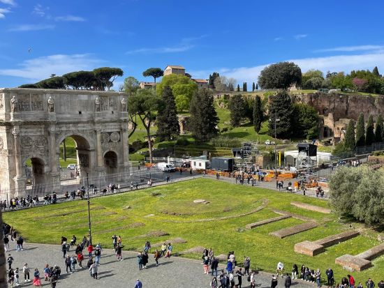 ローマ半日観光ツアー 公認日本語ガイドがご案内！世界遺産コロッセオ＋フォロ・ロマーノなど名所訪問＜午前or午後／混載／日本語ガイド＞by Mybus
