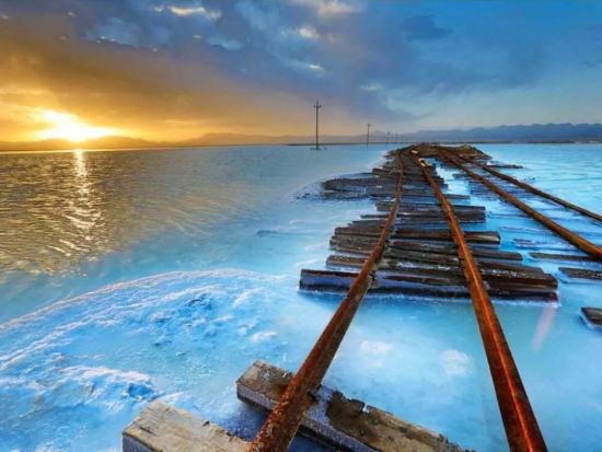 【4/10～11/25限定】中国絶景を巡る敦煌グランピング5泊6日ツアー　チャカ塩湖＋張掖七彩山＋嘉峪関長城＋敦煌莫高窟＋鳴沙山月牙泉＜空港送迎／貸切＞