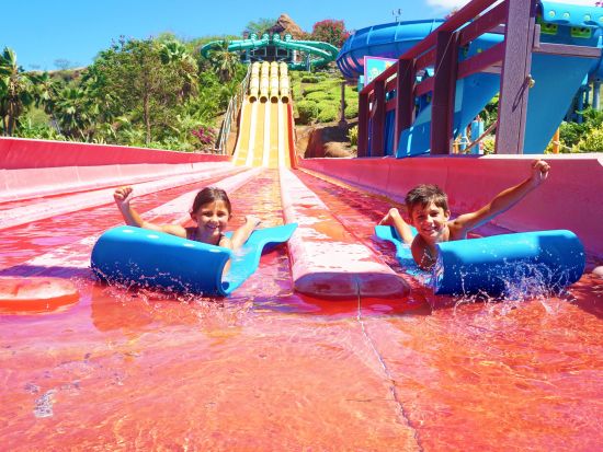 ウェット アンド ワイルド ハワイ　絶叫ウォータースライダーなど25種類以上のアトラクションが揃うウォーターパーク　ランチやドリンク付きパッケージプランあり