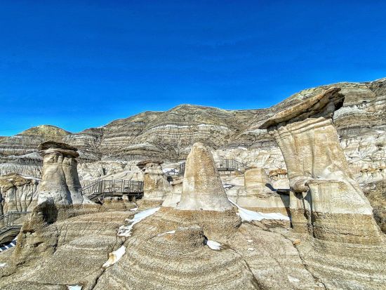 ドラムヘラー1日観光ツアー　ロイヤル・ティレル古生物学博物館＆ホースシューキャニオン＆フードゥー ＜日本語自動音声ガイド／英語ドライバー／カルガリー発＞