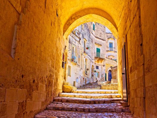 世界遺産カステル・デル・モンテ＆マテーラ　日帰り観光ツアー ＜貸切／アルベロベッロ発＞