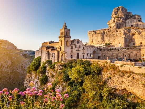 世界遺産カステル・デル・モンテ＆マテーラ　日帰り観光ツアー ＜貸切／アルベロベッロ発＞