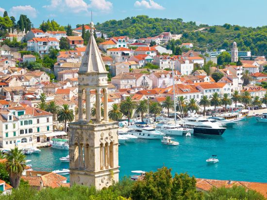 カタマラン船で行く！フヴァル島＆パクレニ諸島＆ブラチ島 1日クルーズ＜5月～10月／昼食付／スプリット発＞