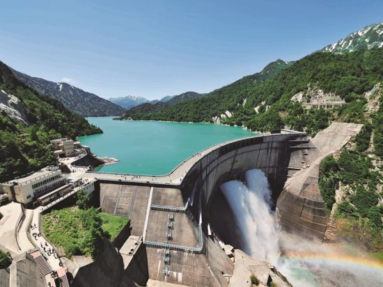 立山黒部アルペンルート通り抜けツアー  総延長37.2km6つの乗り物で通り抜ける絶景山岳ルート 雲上に広がる大自然を満喫＜弁当付／金沢＞