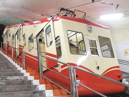 実_23夏_111_026_14_黒部ケーブルカー