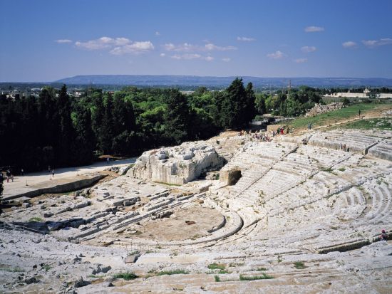 世界遺産の街シラクーサ　日帰り観光ツアー　ネクアポリス考古学公園＆オルティージャ島 ＜貸切／タオルミーナ発＞
