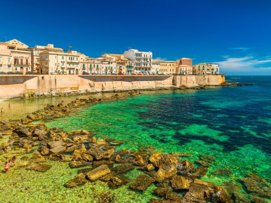 シチリア2泊3日観光ツアー　タオルミーナ＋シラクーサ訪問＜貸切／朝食付き／カターニヤ空港発＞by Max Harvest