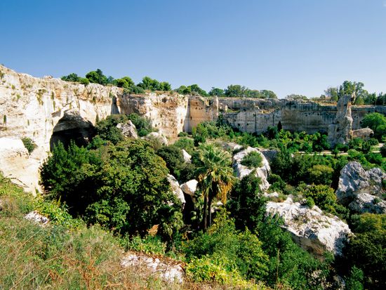 Italy_Sicily_Syracuse_Neapolis_pixta_4142219_M