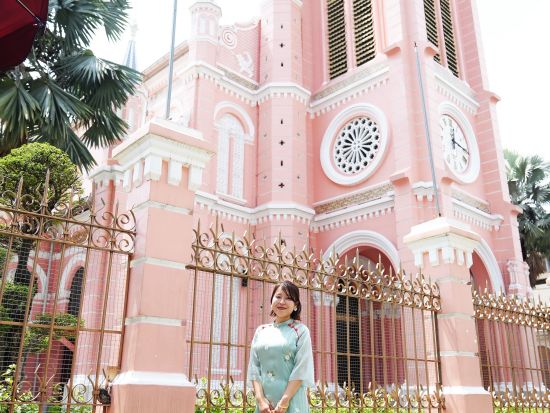 ホーチミン市内　フォトジェニックスポットでプロの写真家があなたを撮影  ウォーキングツアー＜タンディン教会／アオザイレンタルプランあり＞