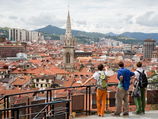 ビルバオ観光1日ツアー　絶景ガステルガチェ訪問＋グッゲンハイム美術館入場　ピンチョスランチ付き＜英語ガイド／昼食付／サン・セバスチャン発＞