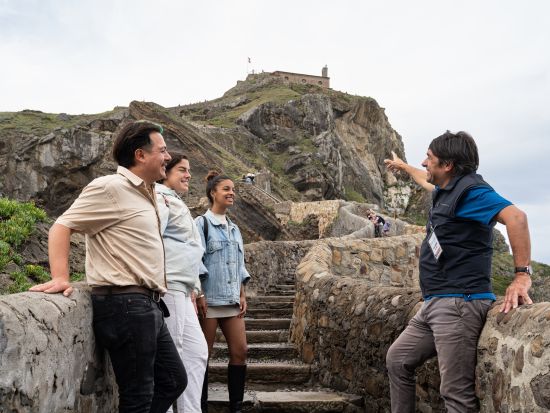 ビルバオ観光1日ツアー　絶景ガステルガチェ訪問＋グッゲンハイム美術館入場　ピンチョスランチ付き＜英語ガイド／昼食付／サン・セバスチャン発＞