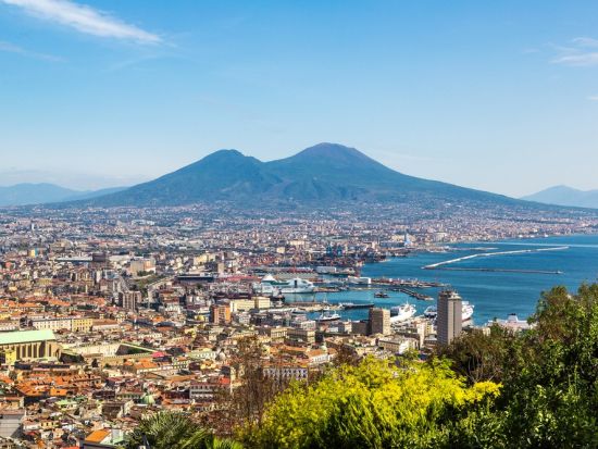 ナポリ旧市街「スパッカナポリ」＆地下遺跡ウォーキングツアー＜午前／半日／英語ガイド＞