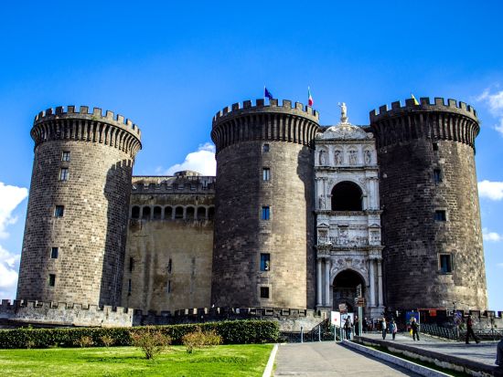 ナポリ旧市街「スパッカナポリ」＆地下遺跡ウォーキングツアー＜午前／半日／英語ガイド＞