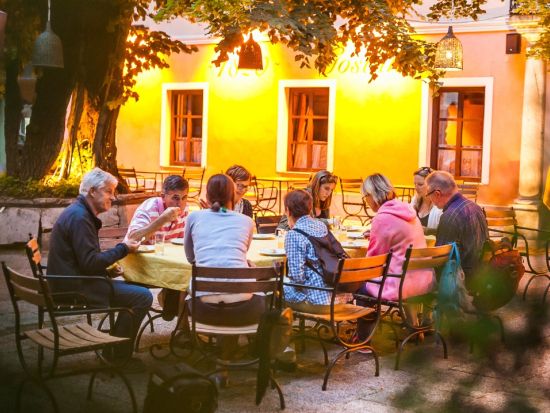 スロベニアの食文化を体験！リュブリャナ観光&グルメウォーキングツアー＜リュブリャナ発／英語＞