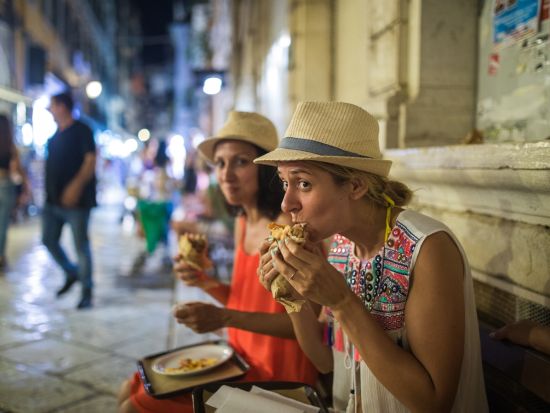 ナポリ街歩き＆ストリートフードツアー＜午後／約3時間／英語ガイド＞