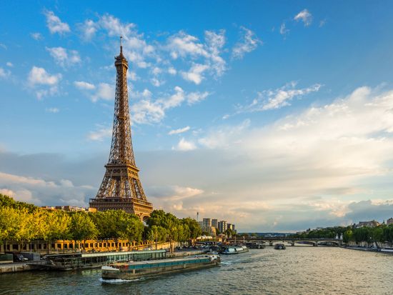 France_Paris_Eiffel_Tower_Seine_River_shutterstock_220284295