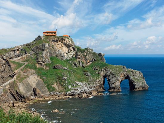 ビルバオ観光1日ツアー　絶景ガステルガチェ訪問＋グッゲンハイム美術館入場　ピンチョスランチ付き＜英語ガイド／昼食付／サン・セバスチャン発＞