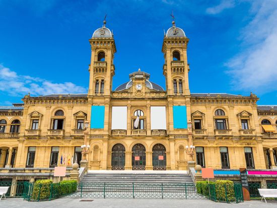 Basque_San Sebastian_City Hall_pixta_75986160_M