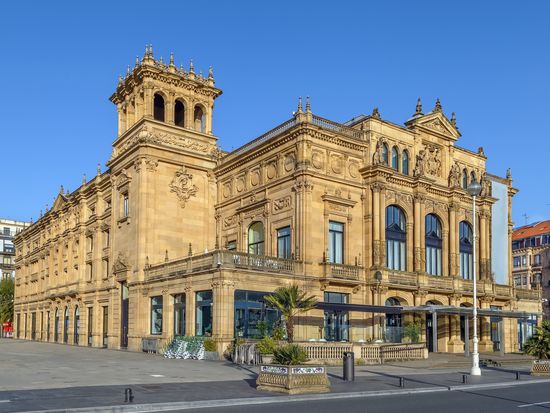 Victoria Eugenia Theatre_pixta_80300662_M