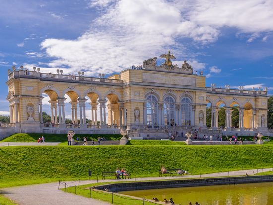 Austria_Vienna_Schonbrunn_Palace_shutterstock_241387339
