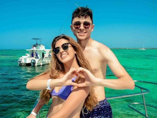 パーティーボート＆シュノーケリング体験！船上で一流エンターテインメントや音楽を堪能！飲み物＆スナック付き＜英語ガイド／プンタカナ市内発着＞