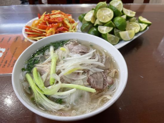 ハノイ市内観光  世界遺産 タンロン遺跡など見どころを効率良く巡る＜午前／日本語／嬉しい人気店でのフォーの昼食付／アフタヌーンティープランあり＞