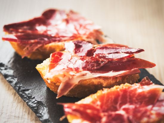 バルセロナ タパスツアー　専属ガイドとゆったり2軒のバル巡り＆モンジュイックの丘またはサグラダ・ファミリアの夜景鑑賞＜貸切／タパス3品＆ドリンク／日本語＞