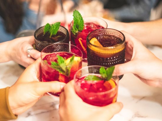 バルセロナ タパスツアー　専属ガイドとゆったり2軒のバル巡り＆モンジュイックの丘またはサグラダ・ファミリアの夜景鑑賞＜貸切／タパス3品＆ドリンク／日本語＞