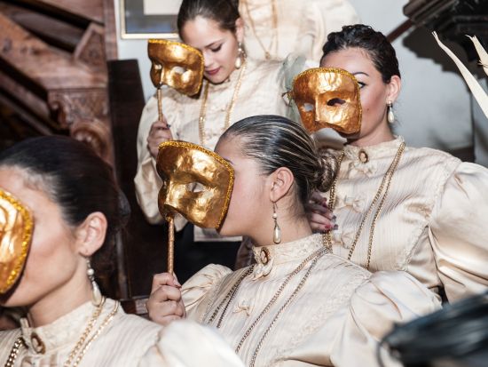 マルタの文化を堪能 民族舞踊ディナーショー　食と音と舞踊の饗宴！郷土料理3コースディナー＆民族衣装で舞う伝統舞踊＜往復送迎／混載車／英語ドライバー＞