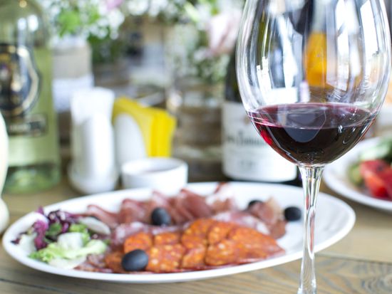 wine_and_food_shutterstock_635006222