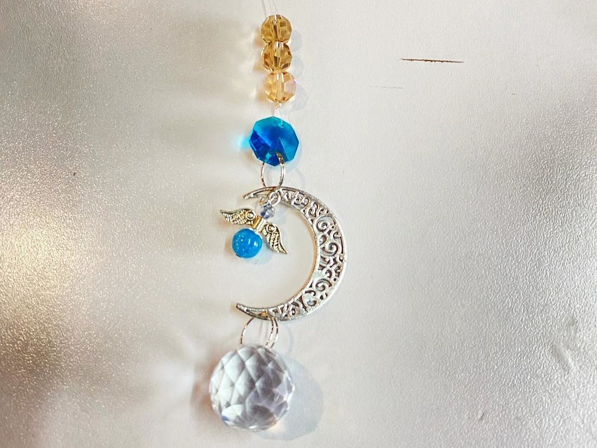 サンキャッチャー☆まとめ売り 帯広 サンキャッチャー制作体験 キラキラと輝くパーツをつなぎ合わせ