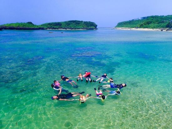 トロピカルシュノーケリング カラフルな南国のお魚とシュノーケリング！由布島観光を楽しめる1日プランも＜半日／市街地送迎可／西表島＞