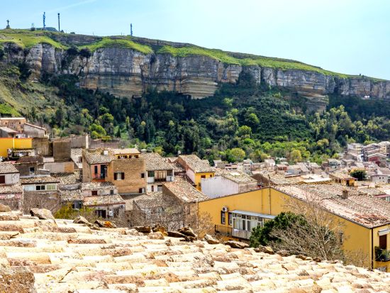 【プライベートツアー】名作シネマのロケ地巡り！パラッツォ・アドリアーノとコルレオーネ村＜車貸切／日本語ガイド選択可／パレルモ発＞
