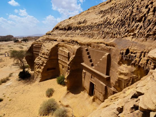 ナバテア文明の謎に迫る！世界遺産 ヘグラ遺跡＋ダダン＋エレファントロック1日観光ツアー！地元料理の昼食付き＜混載／英語ガイド／ホテル送迎付き／アルウラ発＞