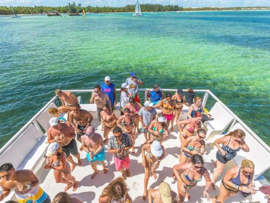 シーウォーク　泳ぎが苦手な方も参加OK！カリブ海の海中世界を気軽に満喫＜英語／プンタカナ市内発着＞