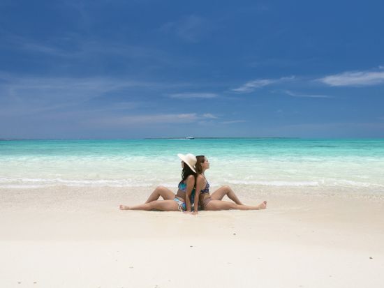 幻の島上陸＆シュノーケリング 人気観光スポットでSNS映え！選べる青の洞窟または竹富島観光／川平湾グラスボート付きプランも！＜市街地送迎可／写真無料／石垣島発＞