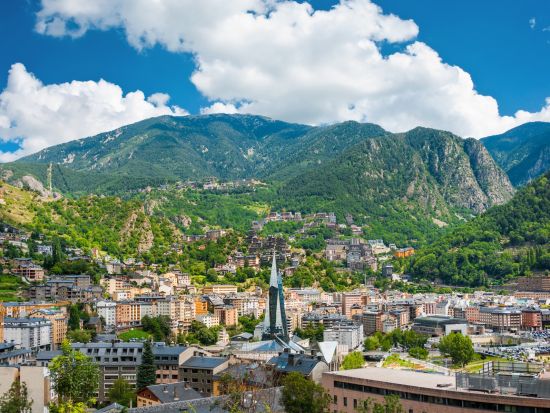 スペイン近郊2か国 1日観光ツアー　フランスとアンドラ公国を訪問　世界遺産モン・ルイ＆絶景シルク・ド・ペッソン＆アンドラ・ラ・ベリャ＜英語ガイド／バルセロナ発＞