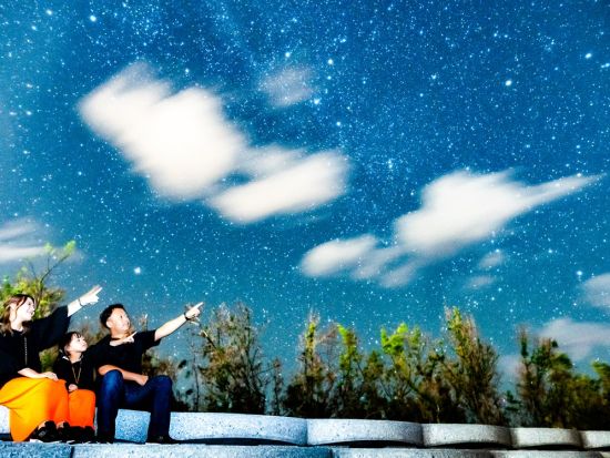 星空フォトツアー  満点の星空と一緒に記念撮影！ 一生の思い出を刻む瞬間を捉えます＜当日予約OK／古宇利島＞