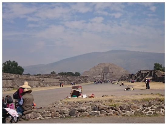 テオティワカン遺跡＋メキシコシティ市内　半日観光ツアー＜午前／混載／日本語スタッフ同行／空港送迎アレンジ可／メキシコシティ発＞