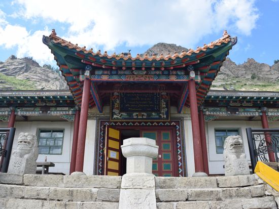 Mongolia_Aryabal Meditation Temple_pixta_92394093