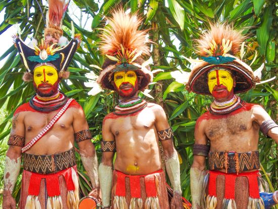 アサロ渓谷マッドマンの村とフリ族ウィッグマンを巡る　終日観光ツアー＜英語ガイド／昼食付き／ゴロカ発＞