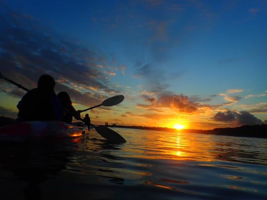 サンセットSUP or カヌーツアー 最高の夕日にうっとり 静かな海で黄昏クルージング＜約2時間／市街地送迎可／石垣島発＞