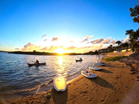 サンセットSUP or カヌーツアー 最高の夕日にうっとり 静かな海で黄昏クルージング＜約2時間／市街地送迎可／石垣島発＞