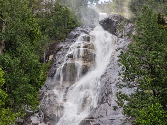 Canada_Shannon falls_shutterstock_141966292
