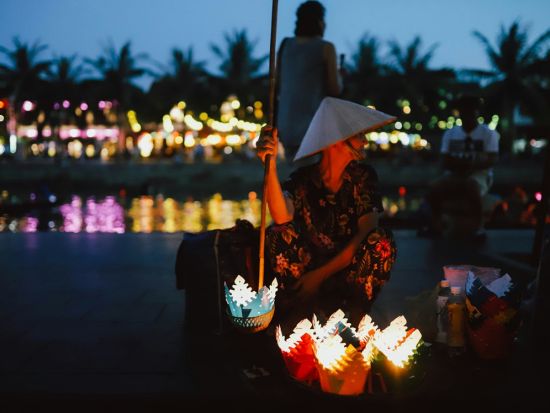 話題のバーナーヒルズ＋夜のホイアン観光ツアー　ランタンの灯りが幻想的！灯篭流し体験付き　サクラレストランの夕食付きプランあり＜午後／日本語ガイド／空港お送り可＞