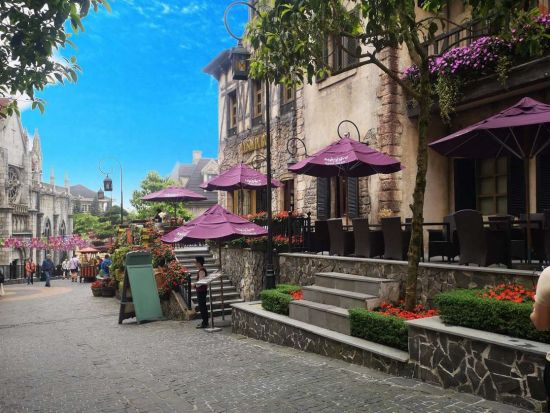 ダナン＋話題のバーナーヒルズ＋夜のホイアン観光ツアー　ランタンの灯りが幻想的！灯籠流し体験付き　ホイアン名物の夕食付きプランあり＜日本語ガイド／昼食／ダナン発＞