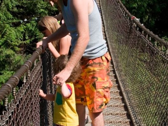 歩いてめぐるバンクーバー観光ツアー　リン渓谷などへご案内＜公共交通機関1日券付き／日本語ガイド／バンクーバー発＞